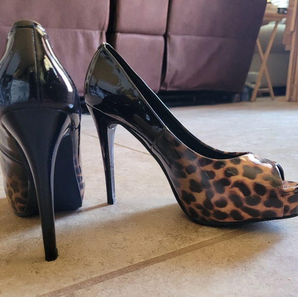 Guess Black/Leopard Peep Toe platform pump - Picture 2 of 3